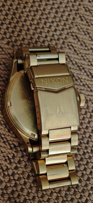 Reloj Nixon Sentry Acero Oro / Esfera Verde 42mm