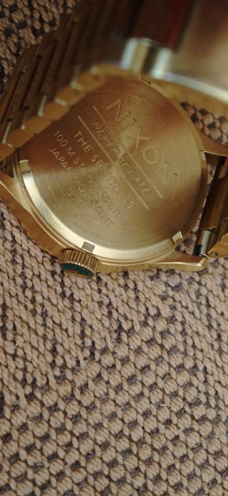 Reloj Nixon Sentry Acero Oro / Esfera Verde 42mm