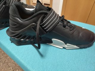 Nike Savaleos talla 42 (8.5 pulgadas)