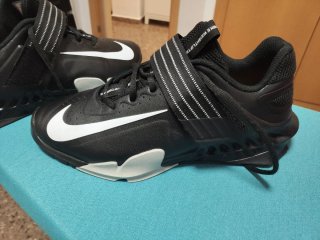 Nike Savaleos talla 42 (8.5 pulgadas)