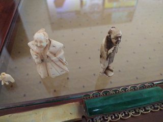Lote antigüedades: figuras y pisapapeles