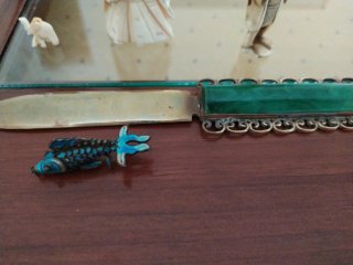 Lote antigüedades: figuras y pisapapeles
