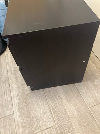 Mesita de noche Ikea madera oscura