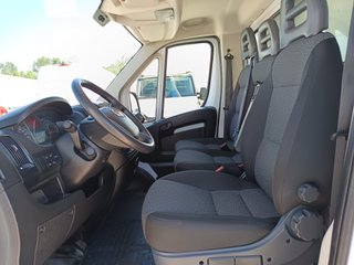 FIAT Ducato 2.3 CHASIS CAJA CERRADA CON TRAMPILLA