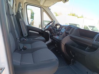 FIAT Ducato 2.3 CHASIS CAJA CERRADA CON TRAMPILLA