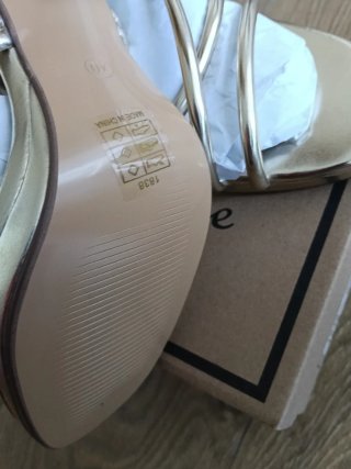 Sandalias Amor Amore doradas a estrenar