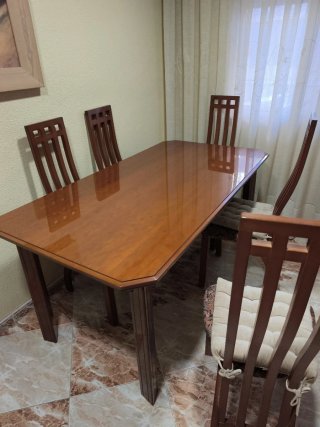 Mesa de comedor y 6 sillas