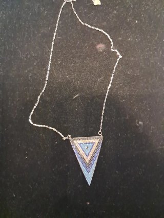 Collar Plata Triángulo Diseño Geométrico