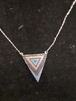 Collar Plata Triángulo Diseño Geométrico