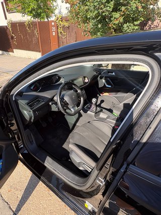 Peugeot 308 2016