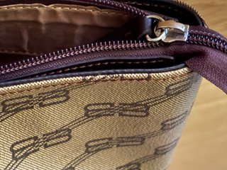 Bolso de mano con monograma