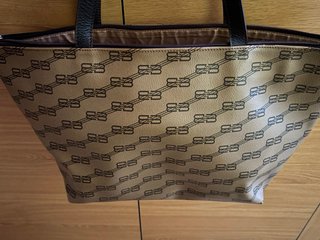 Bolso de mano con monograma