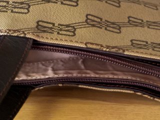 Bolso de mano con monograma
