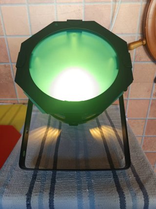 Foco de luz con 3 filtros de colores