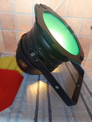 Foco de luz con 3 filtros de colores