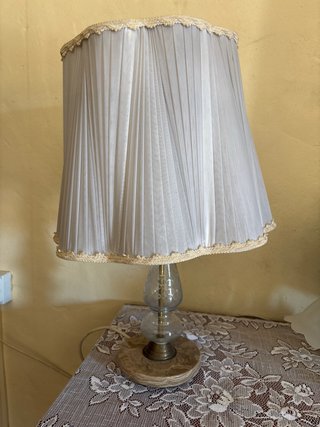 Lámpara de mesa antigua