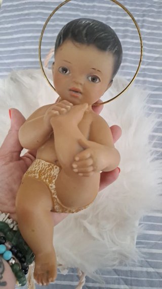 Figura Niño Jesús Cesta Peluche Dorado