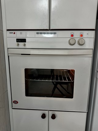 Horno eléctrico FAGOR con 3 bandejas