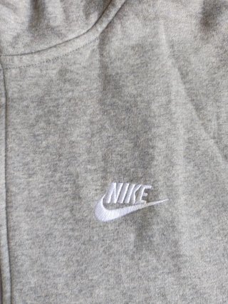 Sudadera Nike con cremallera gris