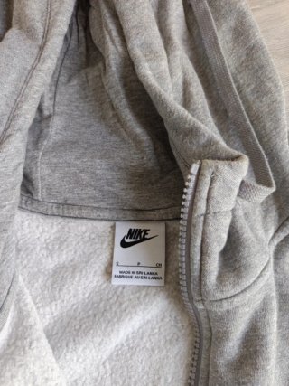Sudadera Nike con cremallera gris