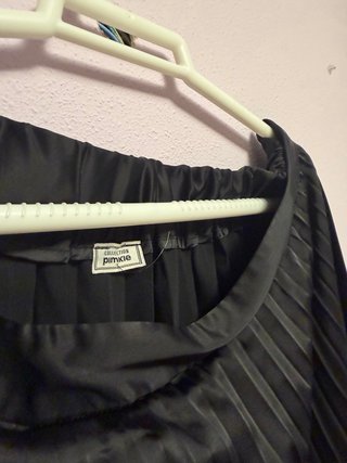 Falda midi plisada satinada negra – Talla XL