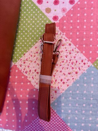 Bolso marrón de piel sintética