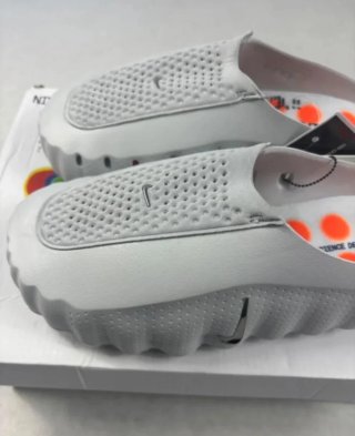 Nike Mind 001 Zuecos Grises y Blancos