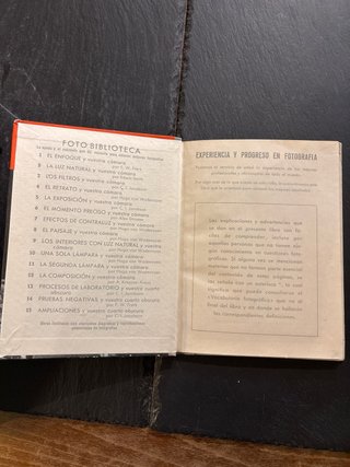 Libro Foto Biblioteca: Una Sola Lámpara