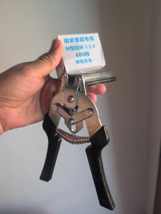 Grapadora por valla metálica
