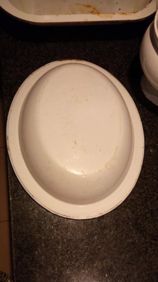 Palanganas y sopera de hierro esmaltado