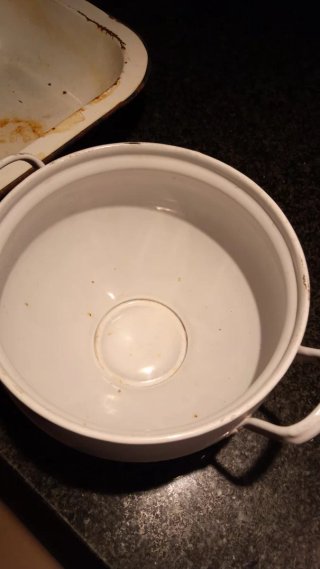 Palanganas y sopera de hierro esmaltado
