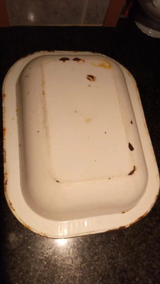 Palanganas y sopera de hierro esmaltado