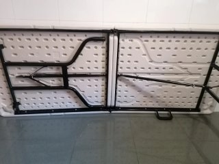 Mesa plegable resina blanca patas metal
