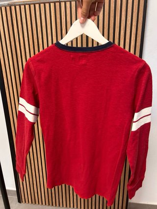 Jersey GAP rojo manga larga