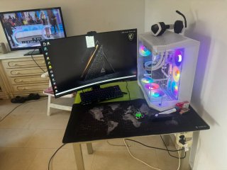 PC Gaming MSI con RGB y Monitor