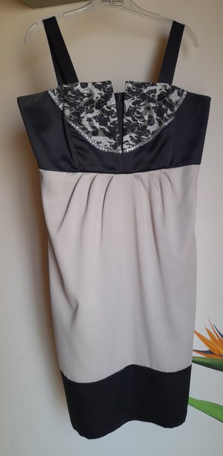 Vestido elegante beige y negro