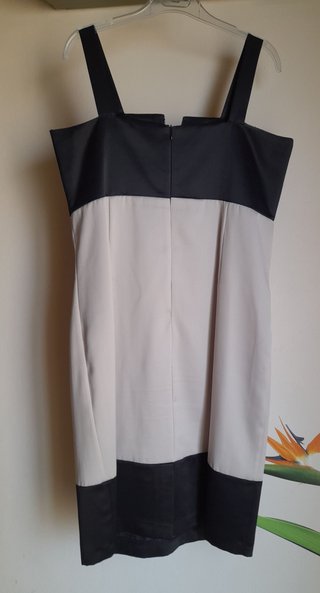 Vestido elegante beige y negro