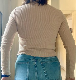 Top manga larga beige cuello alto
