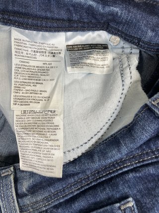 Vaquero Levi's 515 Shaping Skinny en azul oscuro