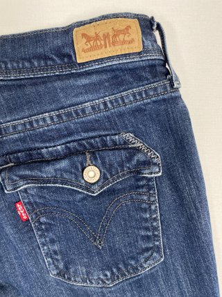 Vaquero Levi's 515 Shaping Skinny en azul oscuro