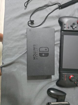 Nintendo Switch + Controller HORI Split Pad Pro e
