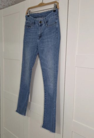 Pantalón vaquero Hoss Intropia, talla 34