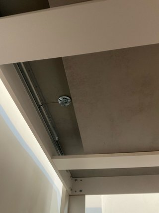 Mesa de salón extensible gris y blanca