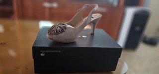 Zapatos de salón destalonados Argenta para mujer.