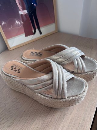 Sandalias NO NAME doradas/plateadas cuña