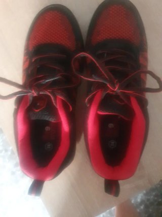 Zapatos de seguridad Beswork negros y rojos