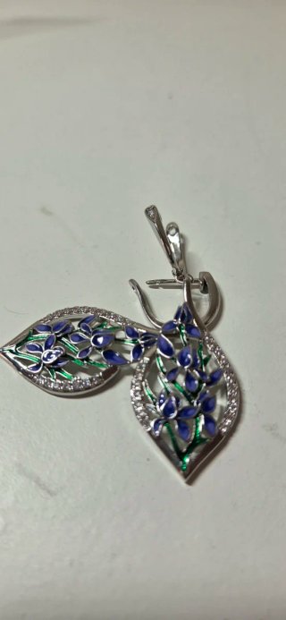 Pendientes plateados florales morados