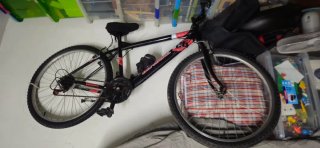 Bicicleta de montaña negra