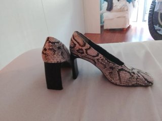Zapatos tacón estampado serpiente