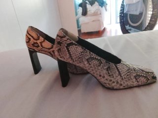 Zapatos tacón estampado serpiente